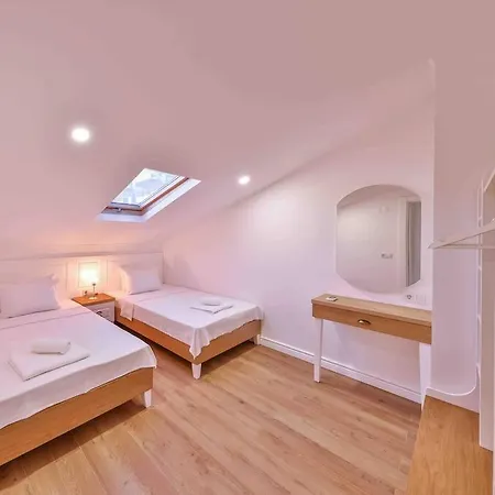 Tobi 3 / Merkezi Konumda Lueks Apartmán